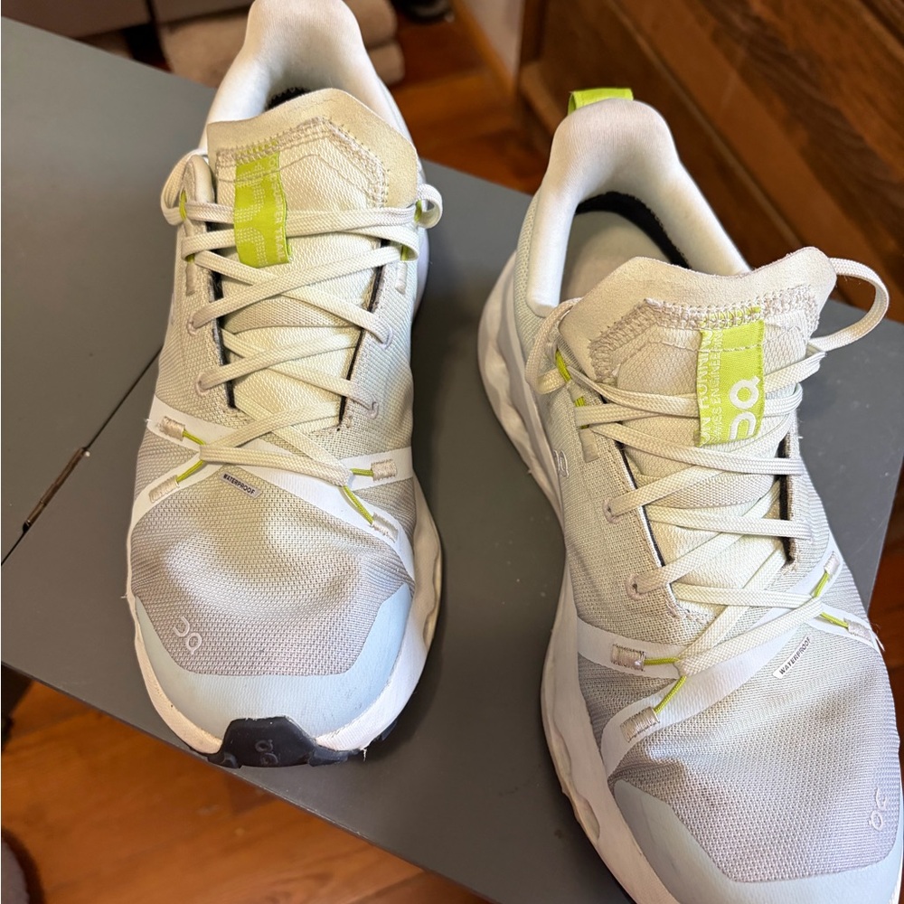 On Running White and Light Green Women's Running Shoes